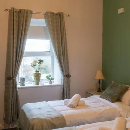 بيت ضيافة Court House Kinlough